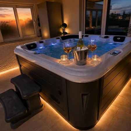 Luxury Jacuzzi *
