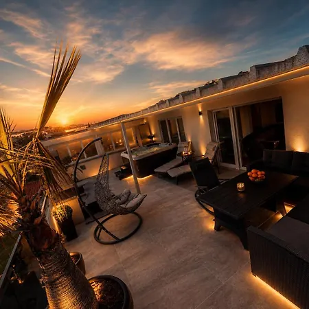 Luxury Jacuzzi *